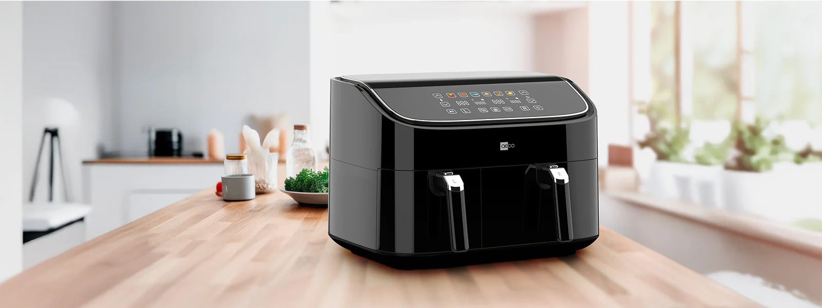 In einer Küche mit weißen Schränken und einer orangefarbenen Wand ist eine moderne Frontlader-Waschmaschine unter einer Arbeitsplatte installiert.