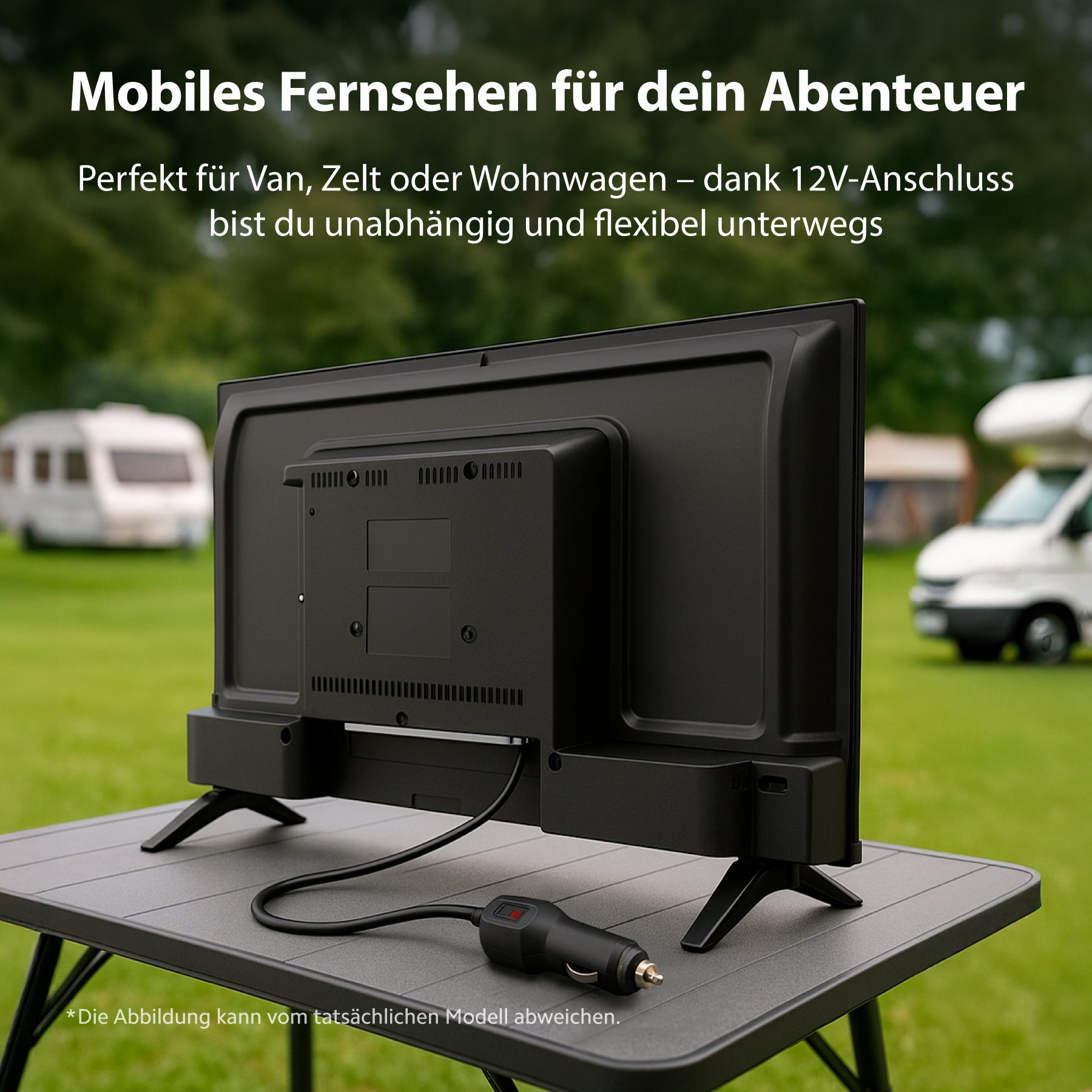 Ein Dyon Smart 24 VX-V Smart TV (24 Zoll, 60 cm) steht auf einem Tisch im Freien, der mit einem 12-V-Autoadapter betrieben wird.