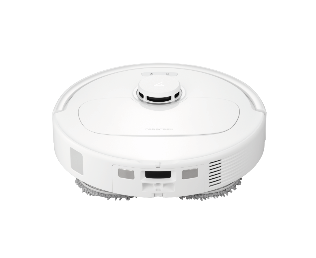Der Roborock Qrevo Plus White, ein runder Staubsaugerroboter, wird auf einem schlichten Hintergrund mit sichtbaren Sensoren und Reinigungsbürsten auf der Unterseite gezeigt.