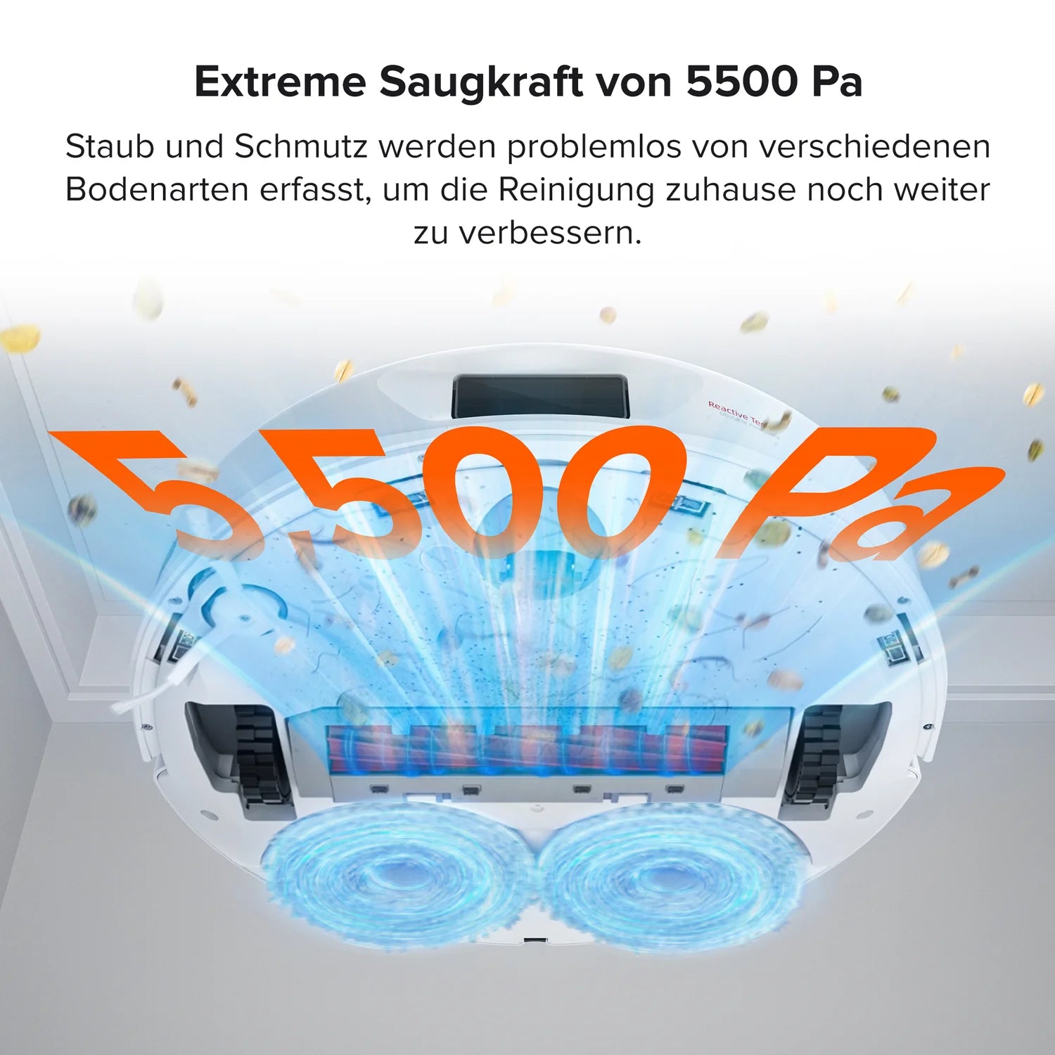 Der Roborock Q Revo White Staubsauger präsentiert seine 5500 Pa Saugleistung mit blauen Luftstromgrafiken und eingesaugtem Schmutz, die seine starke Reinigungsleistung unterstreichen.