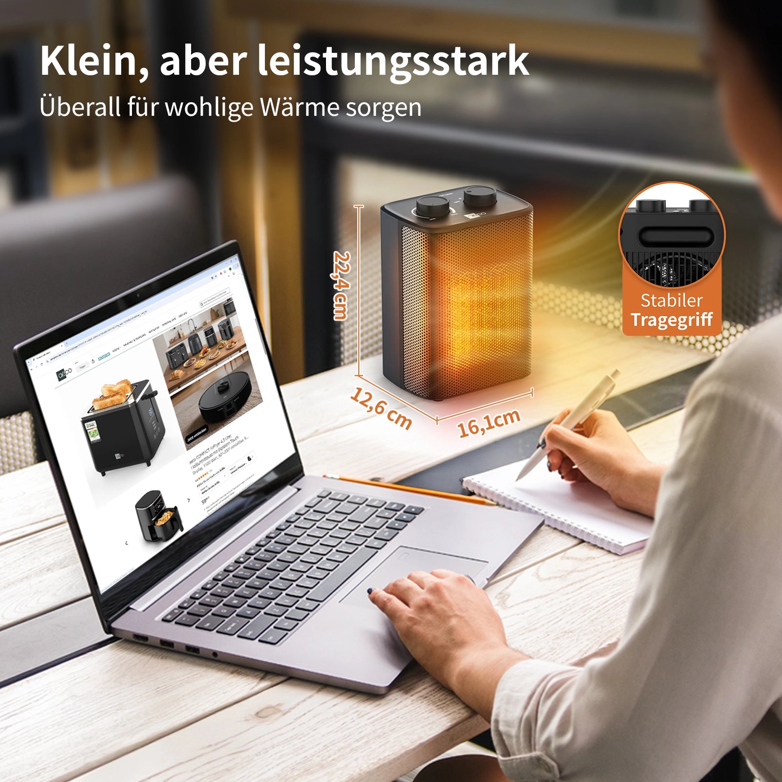 Eine Person arbeitet an einem Laptop an einem Tisch neben dem tragbaren Heizgerät EcoHeat One von aeco, auf dem die Maße und die deutschen Funktionsbeschreibungen angezeigt werden.