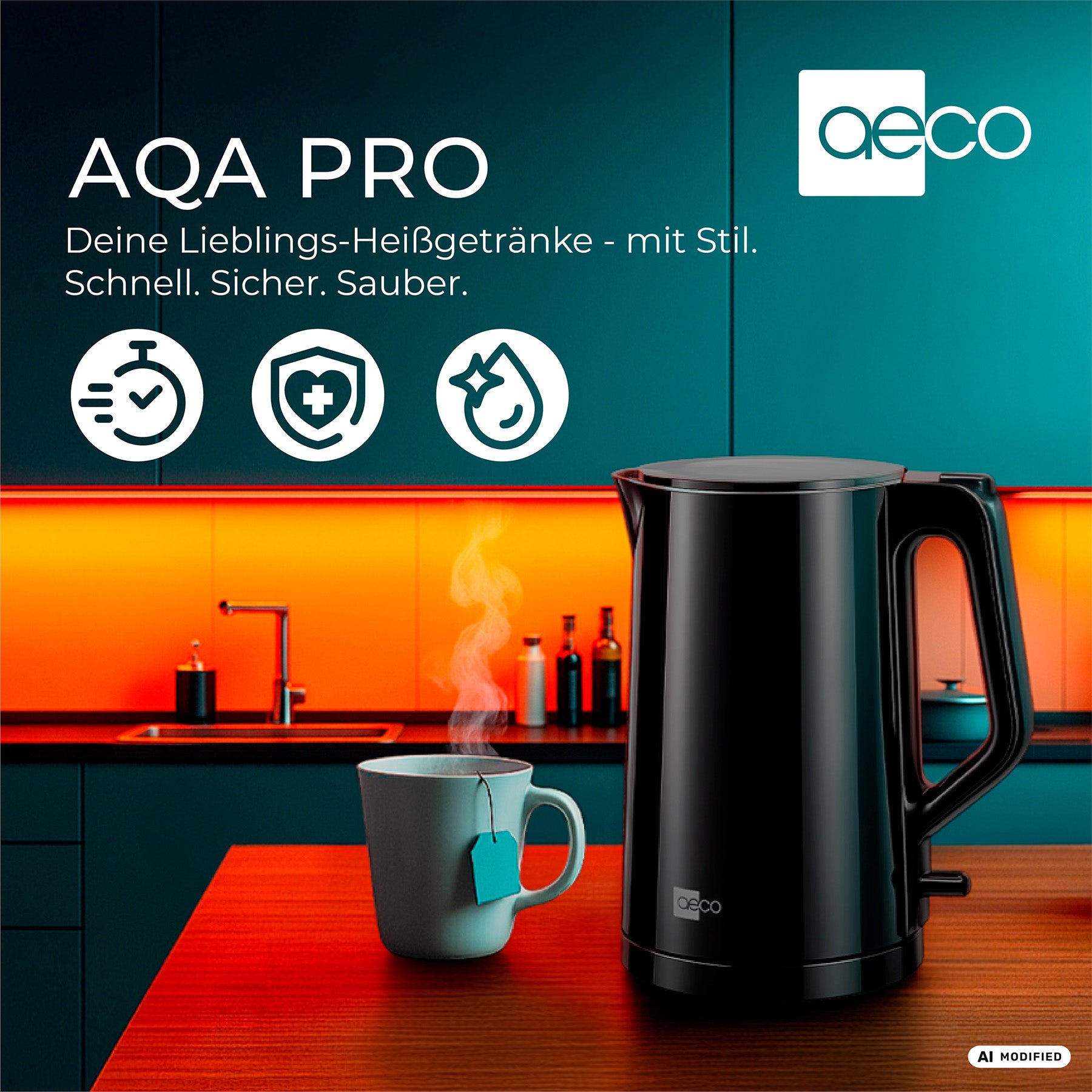 Der aeco AQA PRO Wasserkocher, ein eleganter schwarzer Wasserkocher, steht neben einer dampfenden Tasse auf einer orangefarbenen Arbeitsplatte in einer modernen Küche mit blaugrünen Schränken. Symbole heben die Sicherheit des Wasserkochers, seine schnelle Aufkochzeit und seine Reinigungsfreundlichkeit hervor.
