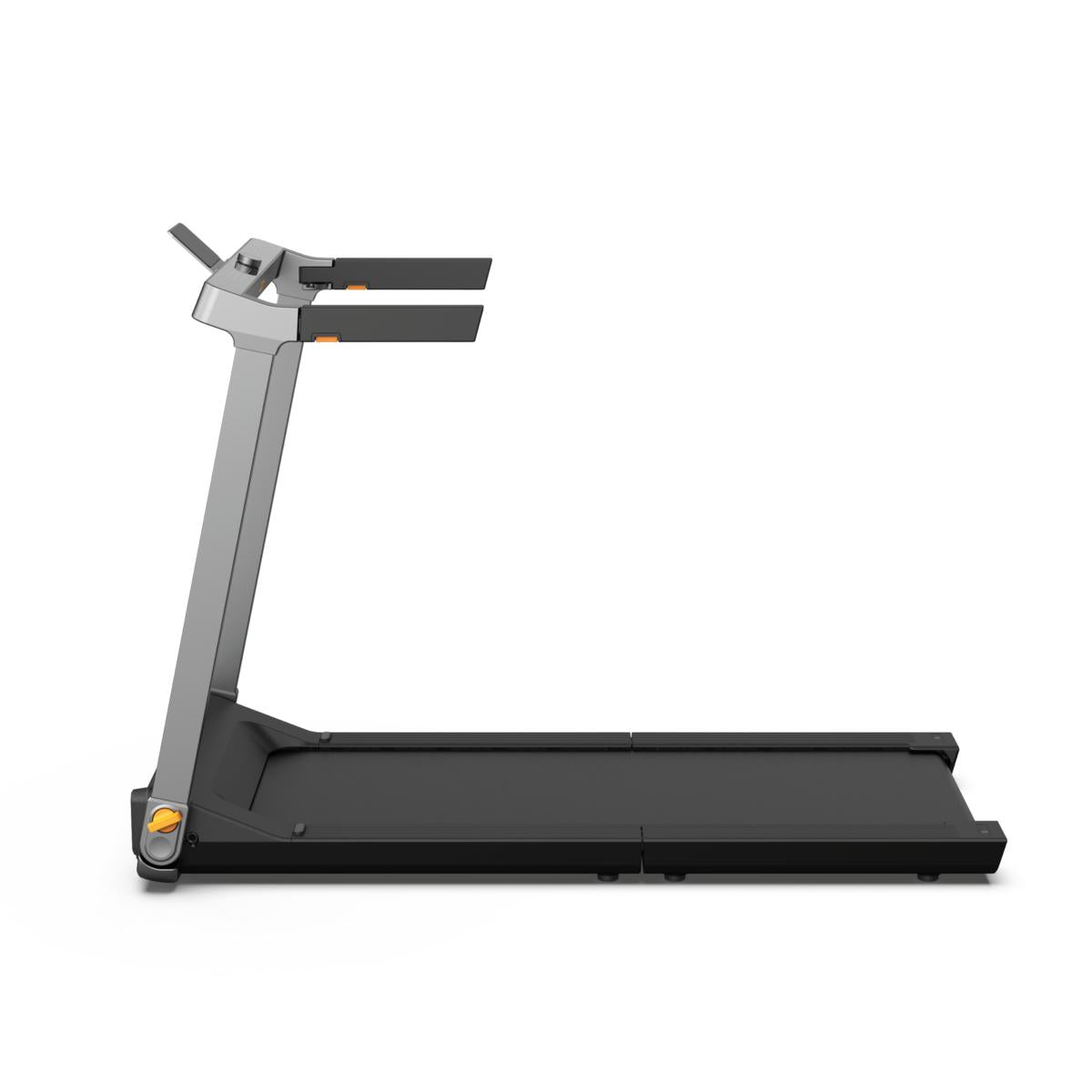 Eine Seitenansicht des Kingsmith WalkingPad G1 – eines modernen, schwarz-grauen, klappbaren Laufbands mit digitaler Konsole und stabilen Handläufen –, das vor einem schlichten weißen Hintergrund steht. Dieses Laufband für zu Hause unterstützt Geschwindigkeiten von bis zu 12 km/h und eine Belastung von bis zu 110 kg; sein schlankes Design eignet sich ideal für das Training zu Hause.
