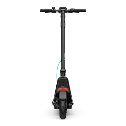Ein schwarzer Odys ALPHA X5 PRO E-Scooter von hinten gesehen, mit einem einzelnen Hinterrad, Schutzblech, Rücklicht, Lenker und blauem Bremskabel. Bietet bis zu 50 km Reichweite für ausgedehnte Fahrten.