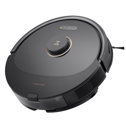 Der Roborock Q8 Max Special Edition ist ein schwarzer, kreisförmiger Staubsaugerroboter mit Bedienknöpfen an der Oberseite und einem zentralen, erhöhten Sensormodul.