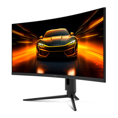 Der Odys XP34 PRO-X Curved Gaming Monitor (34 Zoll, 86 cm) zeigt ein digitales Bild eines Sportwagens mit orangefarbenen Lichtspuren, die Geschwindigkeit und Bewegung vermitteln.