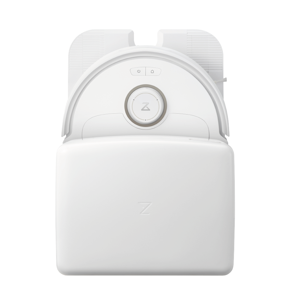 Der Roborock Qrevo MaxV White mit Wasseranschluss ist ein weißer Staubsaugerroboter mit kreisförmigem Bedienknopf und minimalistischem Design, der in seiner Ladestation angedockt und von oben betrachtet wird.