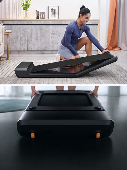 Eine Frau stellt das Kingsmith WalkingPad A1 Pro klappbares Laufband in einem modernen Wohnzimmer auf; eine Nahaufnahme hebt die Räder hervor, mit denen sich das Laufband leicht bewegen lässt.