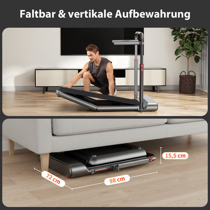 Ein Mann faltet das Kingsmith WalkingPad R1/R1H 2 in 1 Klappbares Laufband bis 10 km/h im Wohnzimmer zusammen; unten ist das kompakte Laufband (98 x 72 x 15,5 cm) ordentlich unter einem Sofa verstaut.