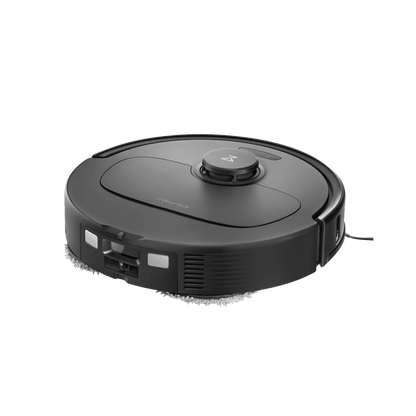 Der Roborock Qrevo Plus Black, ein kreisförmiger Staubsaugerroboter, wird vor einem weißen Hintergrund gezeigt.