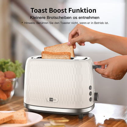 Eine Person hebt eine Scheibe Toast aus dem weißen Toaster aeco toastlab ONE MT-RW2L22W, der auf der Küchentheke steht, und stellt eine Schüssel mit Gemüse und Brot daneben.