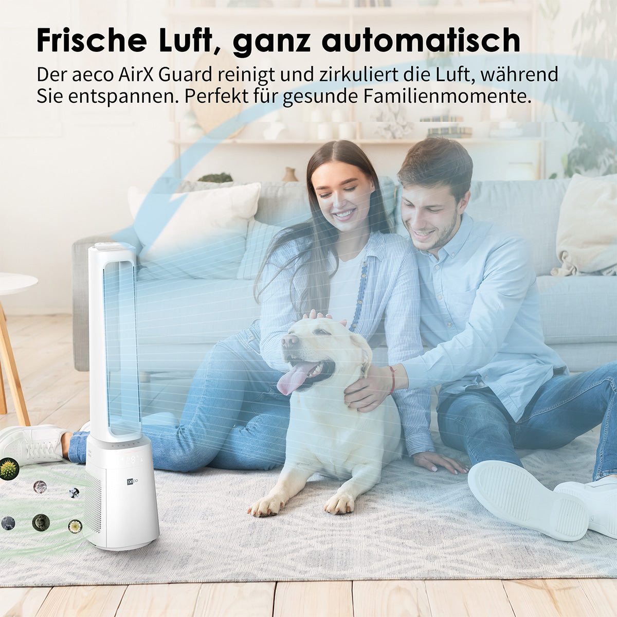 Ein Ehepaar entspannt sich mit seinem Hund im Wohnzimmer neben dem weißen aeco AirX Guard 2in1 - Ventilator & Luftreiniger mit HEPA-Filter, wie der deutsche Text betont saubere, automatische Luftzirkulation.