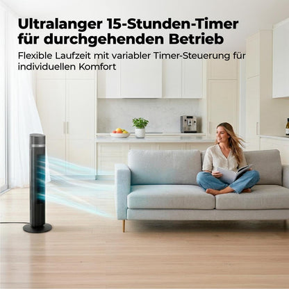 Eine Frau entspannt sich auf einem Sofa in einem hellen Wohnzimmer neben dem AirX ZEN Turmventilator von aeco, der mit einem 15-Stunden-Timer für Dauerbetrieb ausgestattet ist. Der deutsche Text hebt diese praktische Funktion hervor.