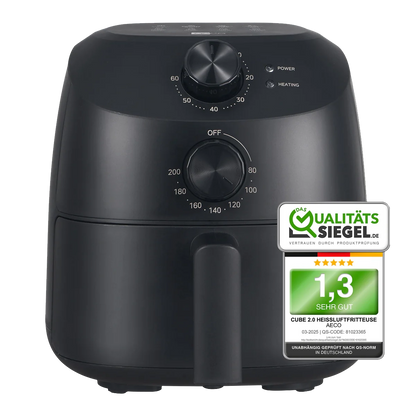 Der aeco Cube 2.0 Airfryer 2 Liter in Schwarz verfügt über zwei Drehregler, einen griffigen Griff und ein deutsches Qualitätssiegel der Note 1,3 (sehr gut) - perfekt für gesundes Kochen.