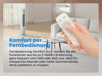 Mit der Fernbedienung steuert eine Hand den leisen AirX SPIN Turmventilator von aeco mit Timer bequem aus dem modernen Wohnzimmer.