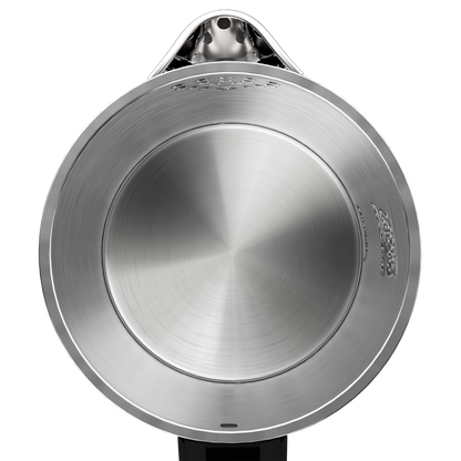 Draufsicht auf den AQA PRO Wasserkocher von aeco mit einem leeren Innenraum aus gebürstetem Edelstahl und seitlich sichtbaren Wasserstandsmarkierungen.