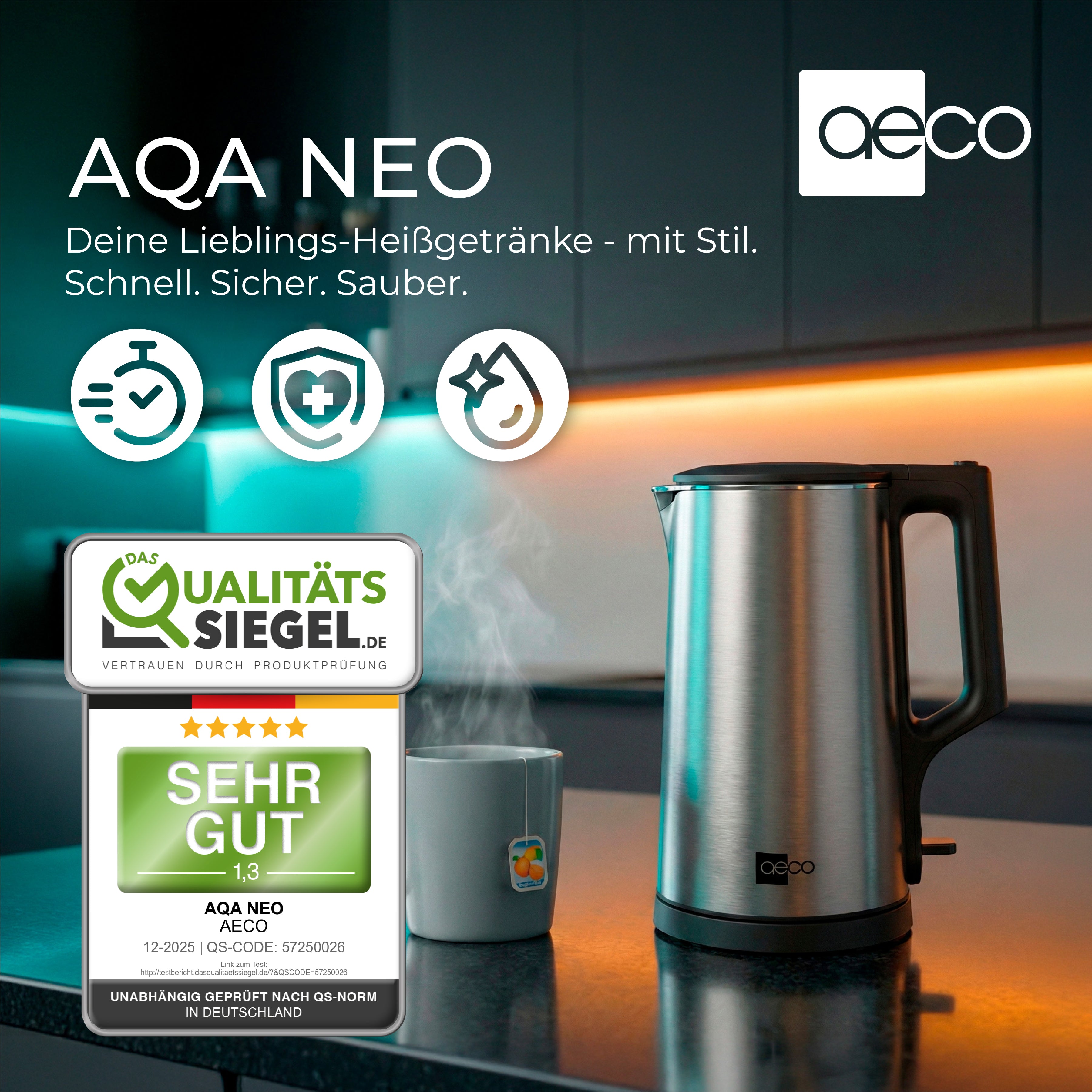 Der aeco AQA NEO Wasserkocher aus Edelstahl steht auf der Küchentheke neben einer dampfenden Tasse und ist mit Qualitäts- und Sicherheitszertifikaten versehen.