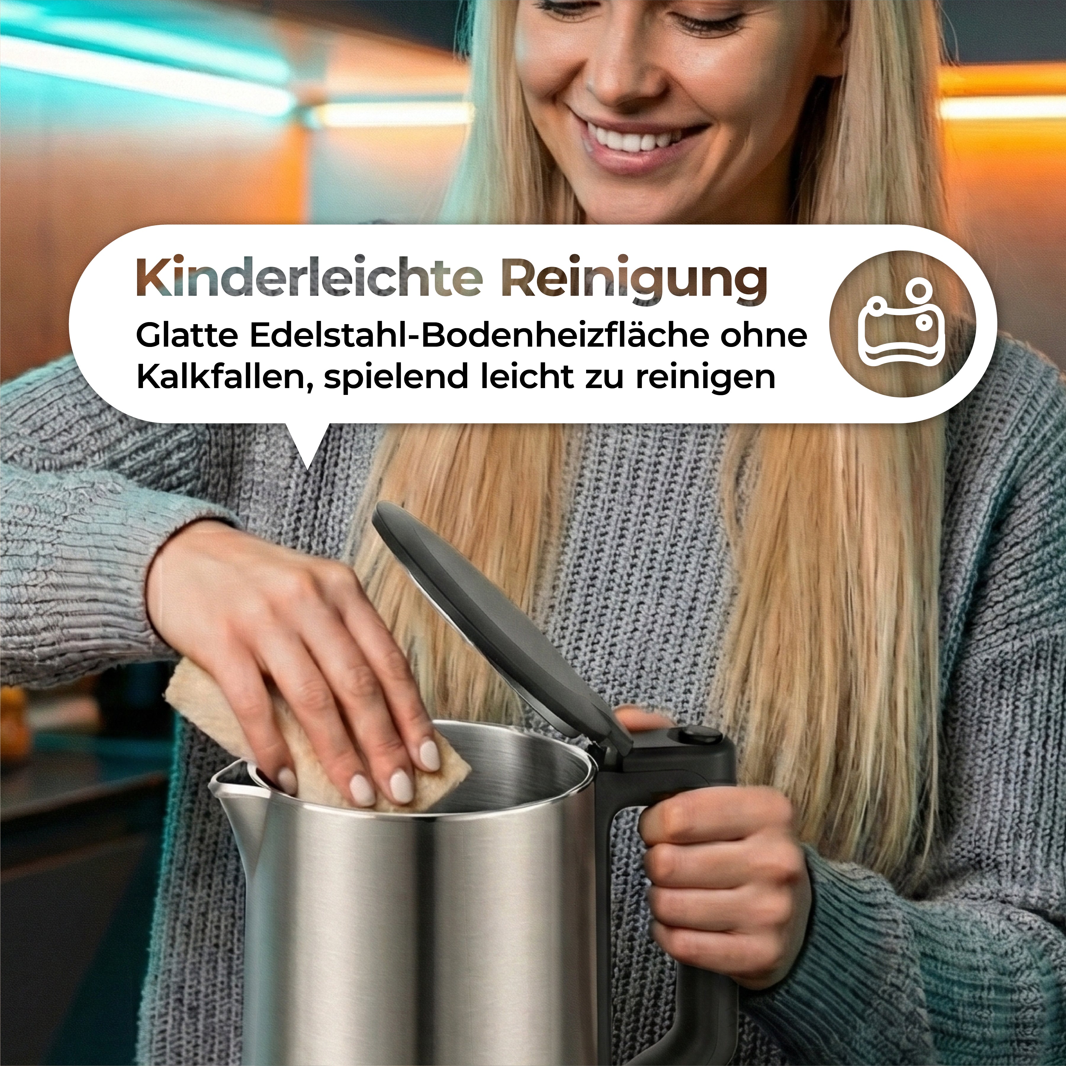 Eine Frau reinigt die Edelstahloberfläche des aeco AQA NEO Wasserkochers mit einem Schwamm in ihrer Küche und unterstreicht damit die einfache Reinigung.