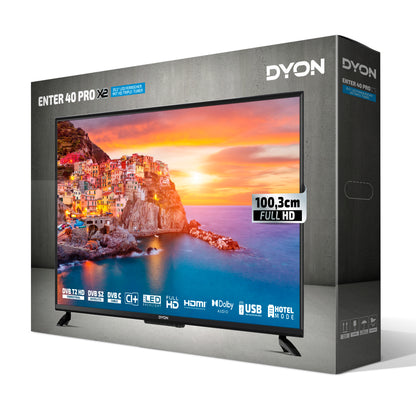 Ein DYON Enter 40 Pro X2 40-Zoll-Full-HD-Fernseher von Dyon, verpackt mit einer auf dem Bildschirm angezeigten Küstenstadt, gekennzeichnet mit 100,3 cm, sowie Symbolen für den Hotel-Modus und den Dreifach-Tuner – ohne WLAN.