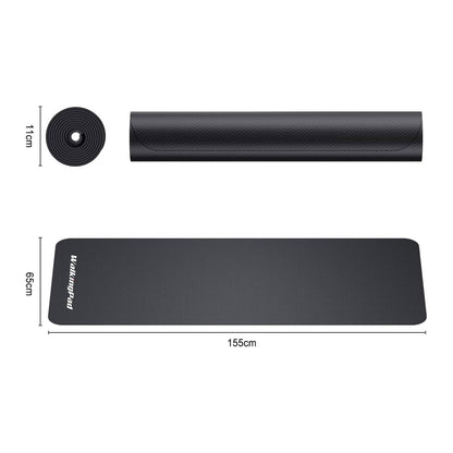Die rutschfeste Kingsmith WalkingPad Laufband-Bodenmatte wird sowohl aufgerollt als auch ausgerollt abgebildet. Sie ist 155 cm lang, 65 cm breit und hat im aufgerollten Zustand einen Durchmesser von 11 cm. Das Kingsmith-Logo ist auf der Matte zu sehen.