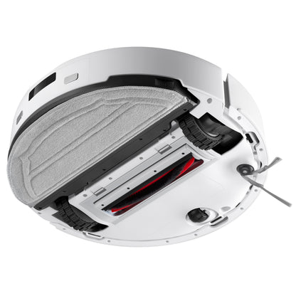 Nahaufnahme der Unterseite des Roborock Q10 VF von Roborock mit seiner Bürste, den Rädern, den Sensoren, dem Reinigungskissen und dem fortschrittlichen Dual Anti-Tangle System.