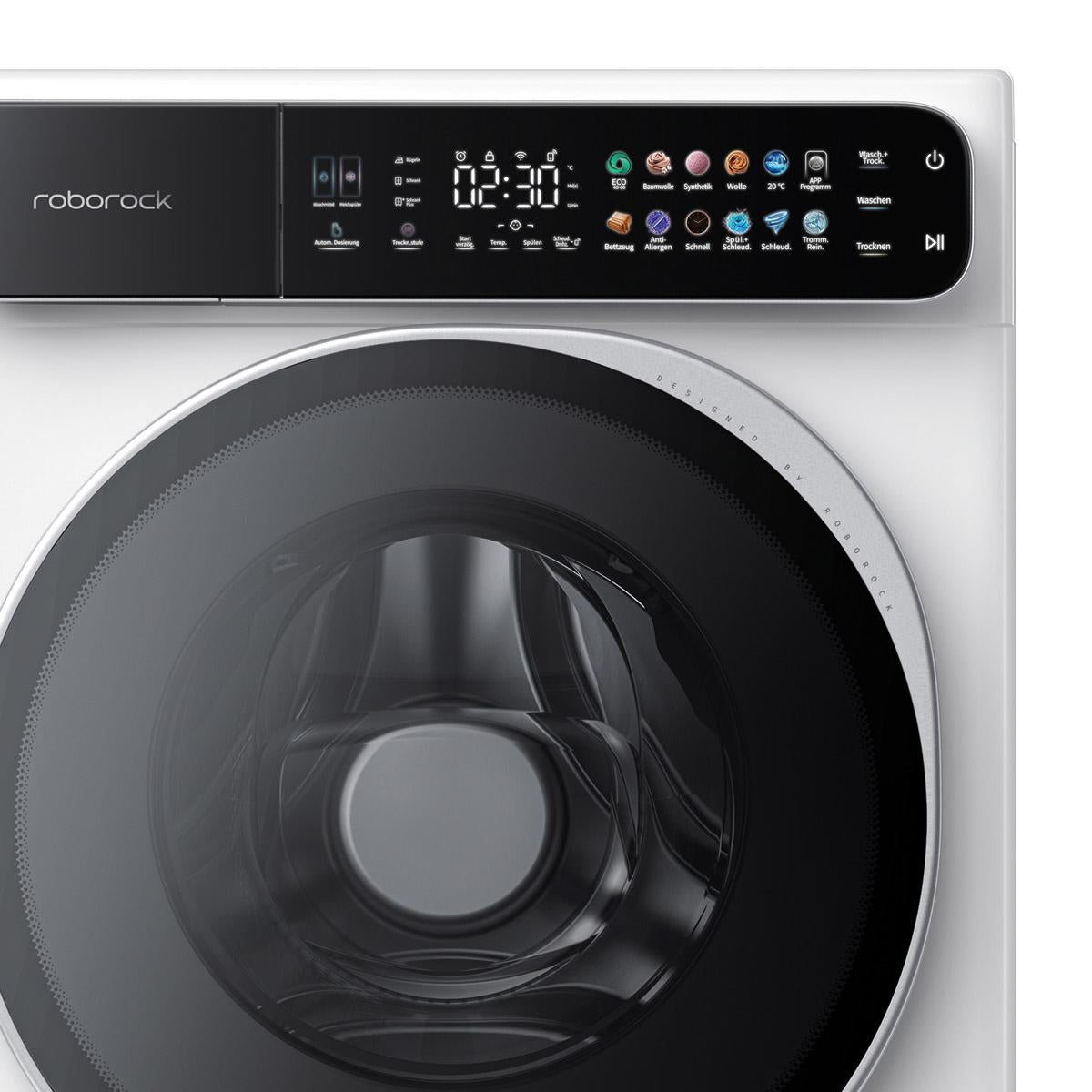 Frontansicht des Roborock ZEO One - weiß /2in1 Wash & Dryer, mit digitalem Display mit 02:30 und Bedientasten über der runden Tür, angetrieben durch die innovative Zeo-Cycle Trocknungstechnologie.