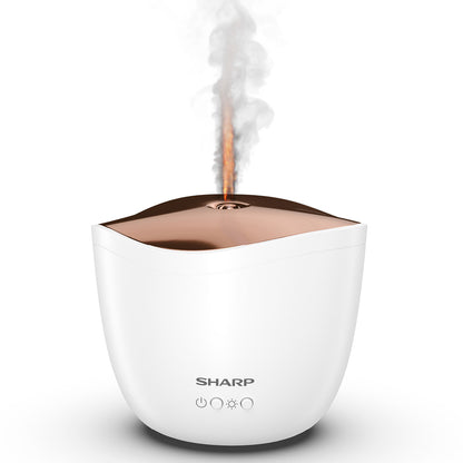 Der Sharp Ultraschall Aroma Zerstaeuber von Sharp ist ein weißer Luftbefeuchter mit einem Kupferaufsatz. Er gibt sichtbaren Nebel ab, ideal für ätherische Öle, und verfügt über drei Bedienknöpfe auf der Vorderseite.