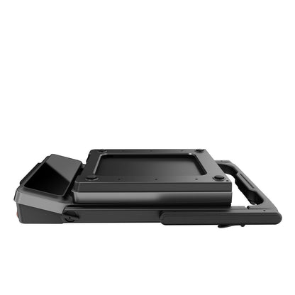 Ein schwarzer elektrischer Indoor-Grill ist geschlossen und von der Seite vor einem weißen Hintergrund abgebildet; sein schlankes Design erinnert an moderne Fitnessgeräte wie das „Kingsmith WalkingPad Z3 Hybrid+ Klappbares Laufband für den Schreibtisch“.